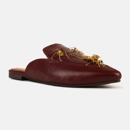 color:maroon
